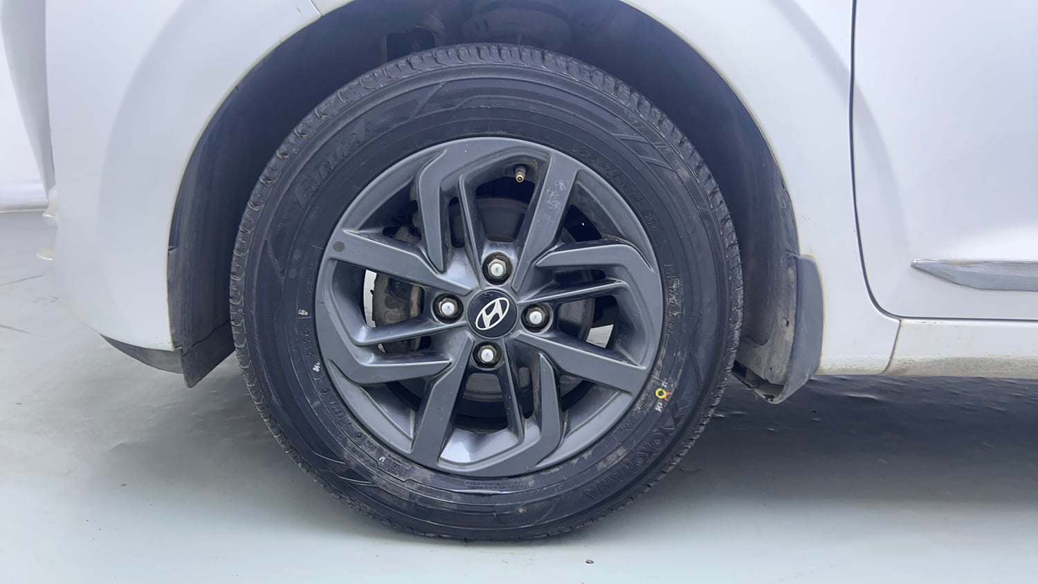 Used 2021 Hyundai Grand i10 Nios Sportz 1.2 Kappa VTVT CNG Cng Manual tyres LEFT FRONT TYRE RIM VIEW