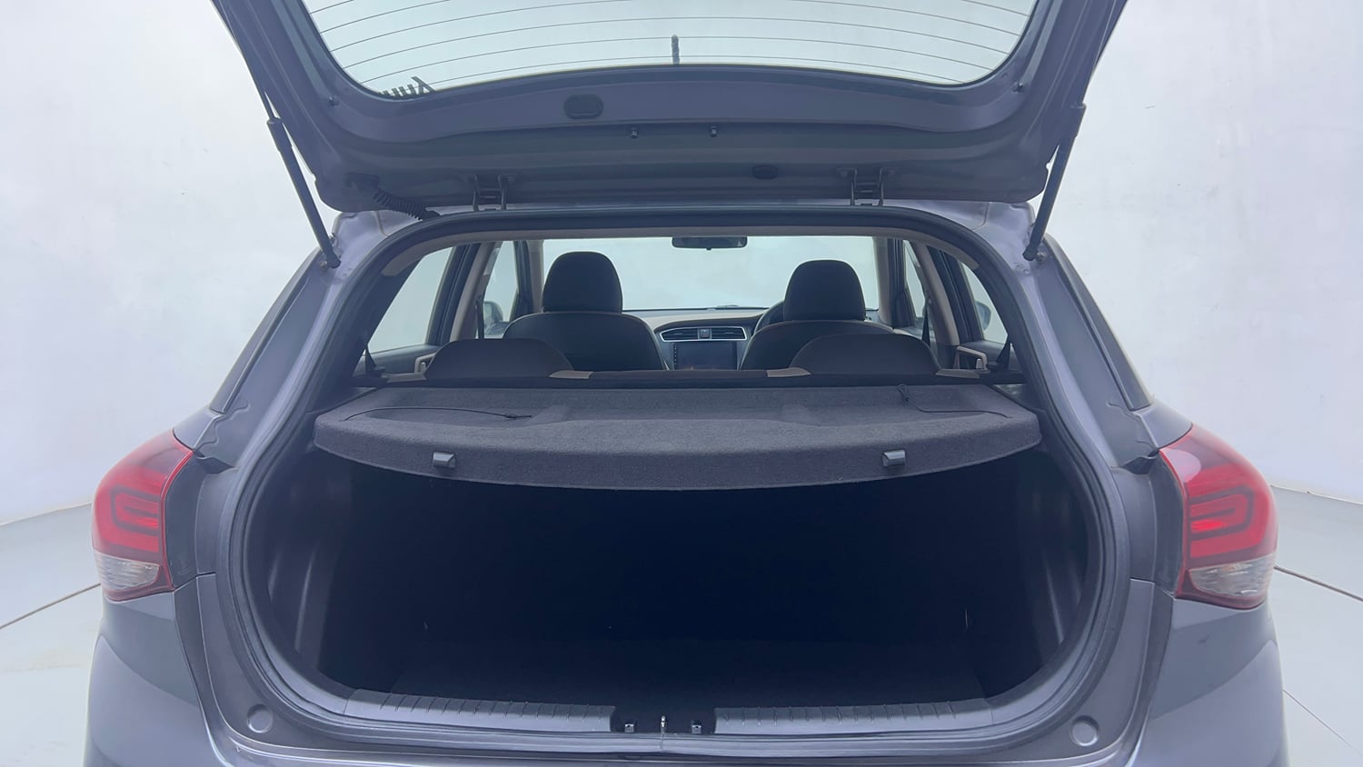 Used 2019 Hyundai Elite i20 Sportz Plus 1.2 Petrol Manual interior DICKY INSIDE VIEW
