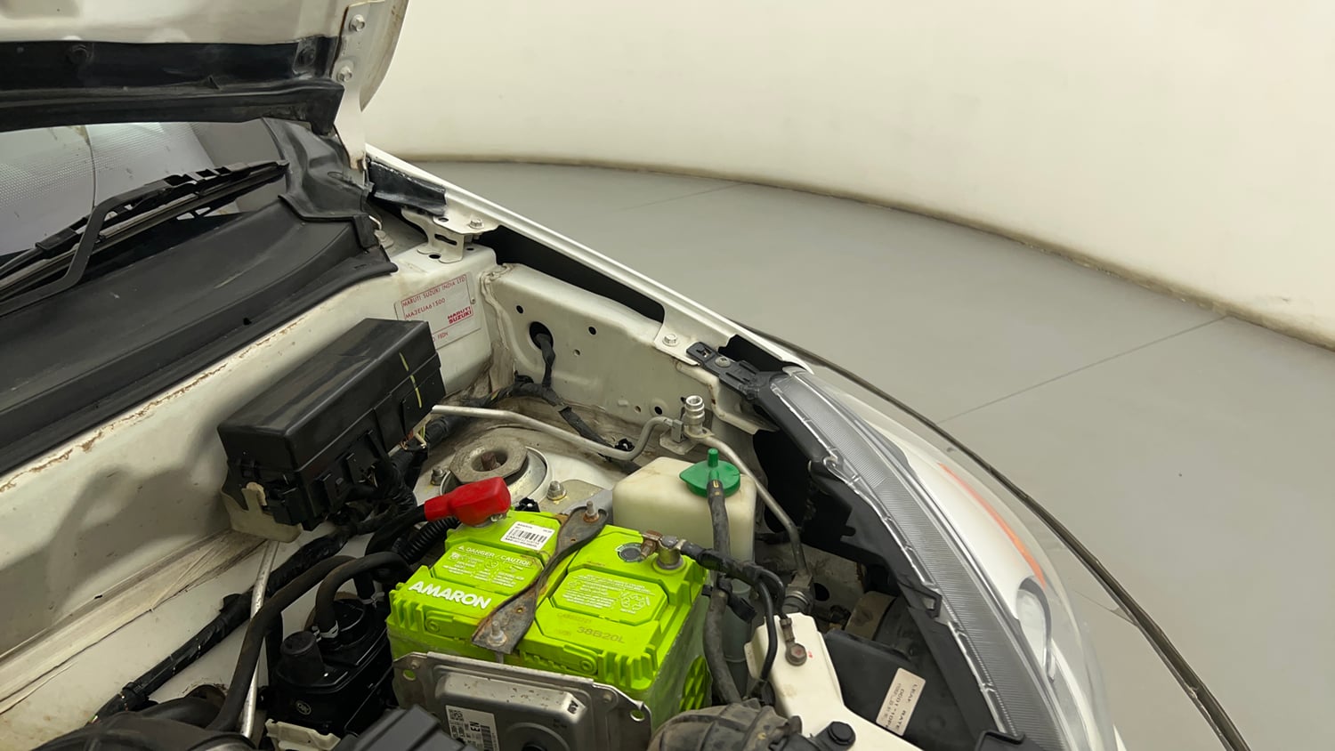Used 2021 Maruti Suzuki Alto 800 LXi Petrol Manual engine ENGINE LEFT SIDE HINGE & APRON VIEW