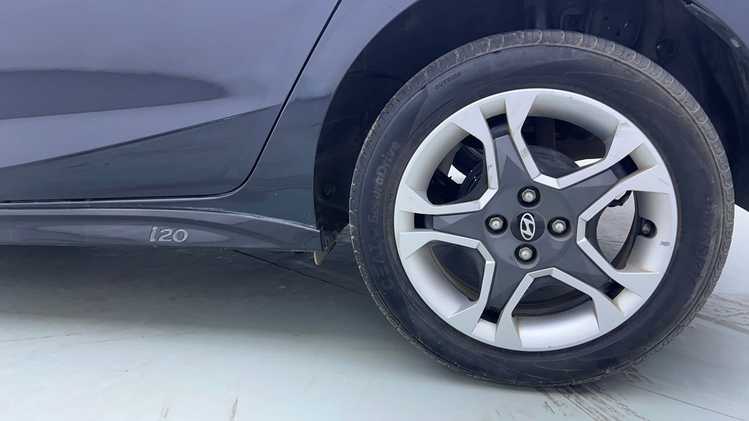 Used 2024 Hyundai New i20 Sportz 1.2 MT Petrol Manual tyres LEFT REAR TYRE RIM VIEW