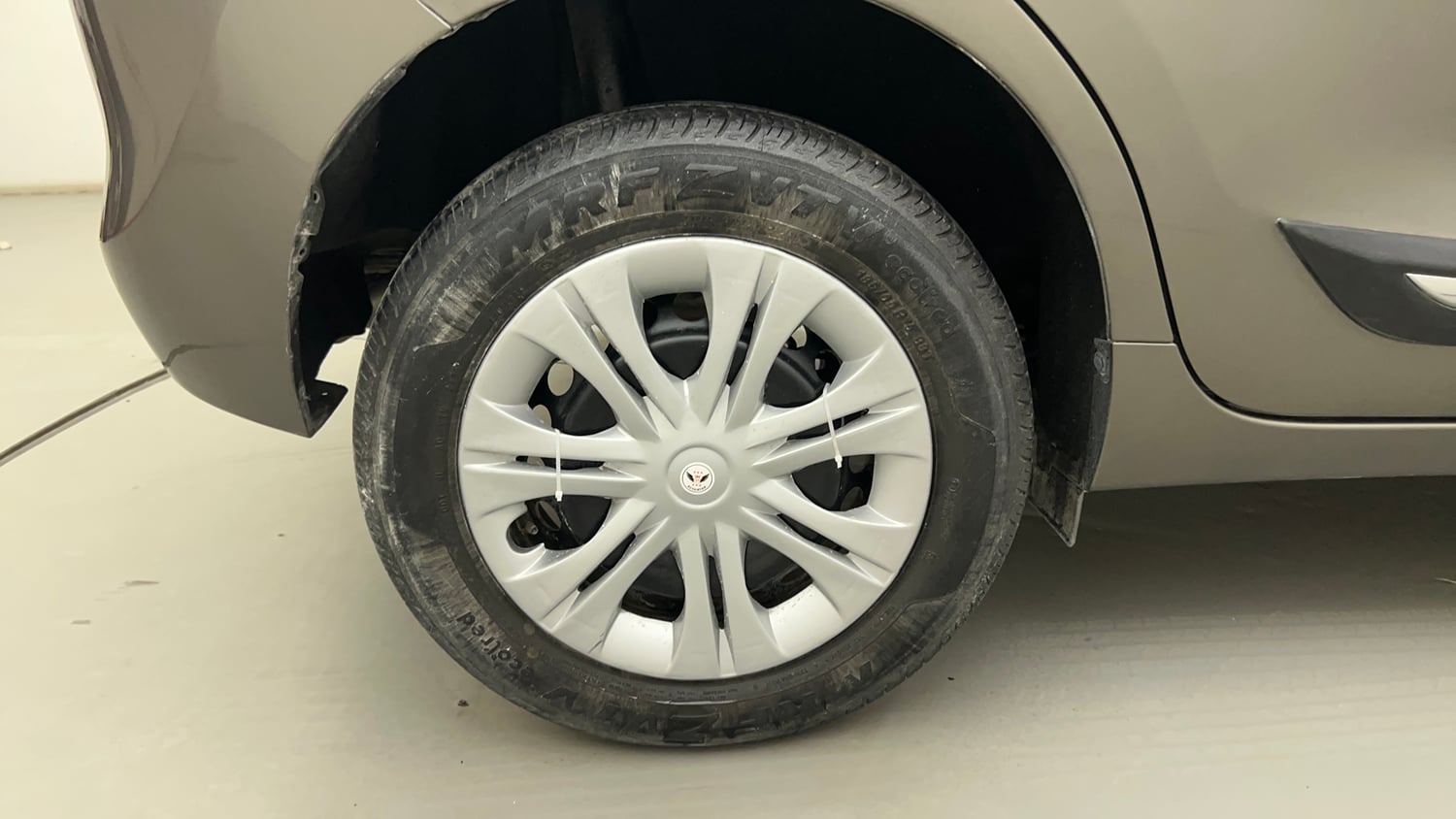 Used 2020 Maruti Suzuki Baleno Delta Petrol Manual tyres RIGHT REAR TYRE RIM VIEW