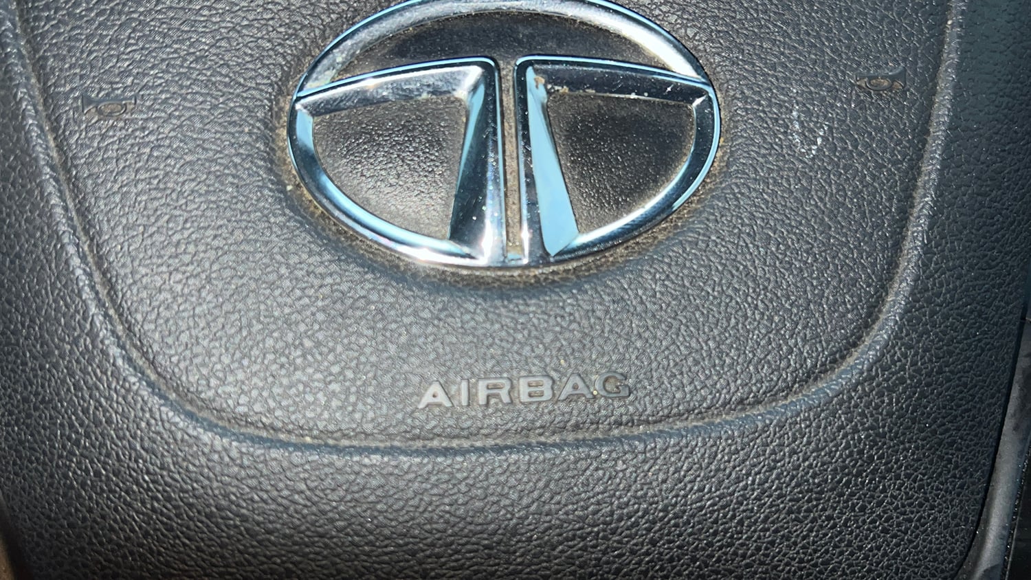Used 2022 Tata Harrier XTA Plus Dark Edition Diesel Automatic top_features Airbags