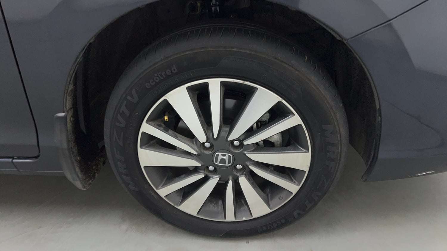 Used 2024 Honda City V Petrol CVT Petrol Automatic tyres RIGHT FRONT TYRE RIM VIEW