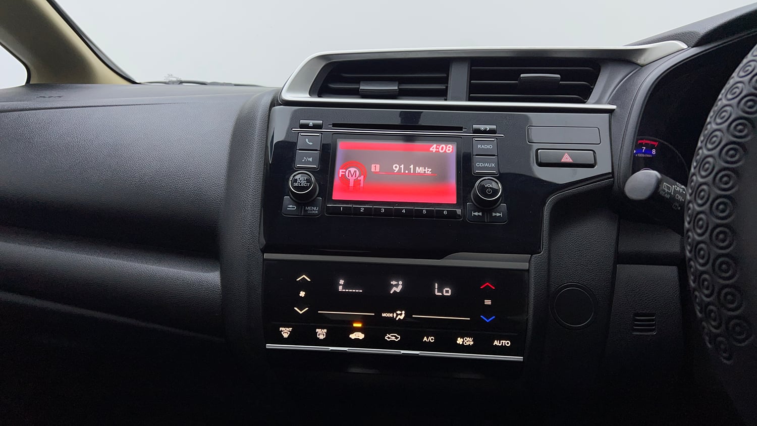 Used 2016 Honda Jazz V Petrol Petrol Manual top_features Integrated (in-dash) music system