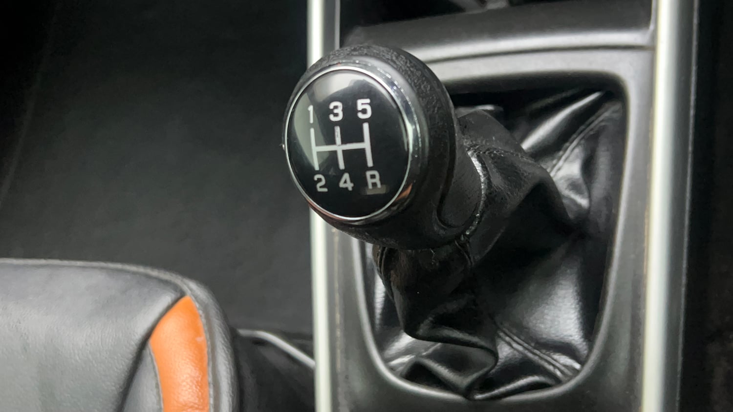 Used 2016 Maruti Suzuki Baleno Zeta 1.2 Petrol Manual interior GEAR  KNOB VIEW