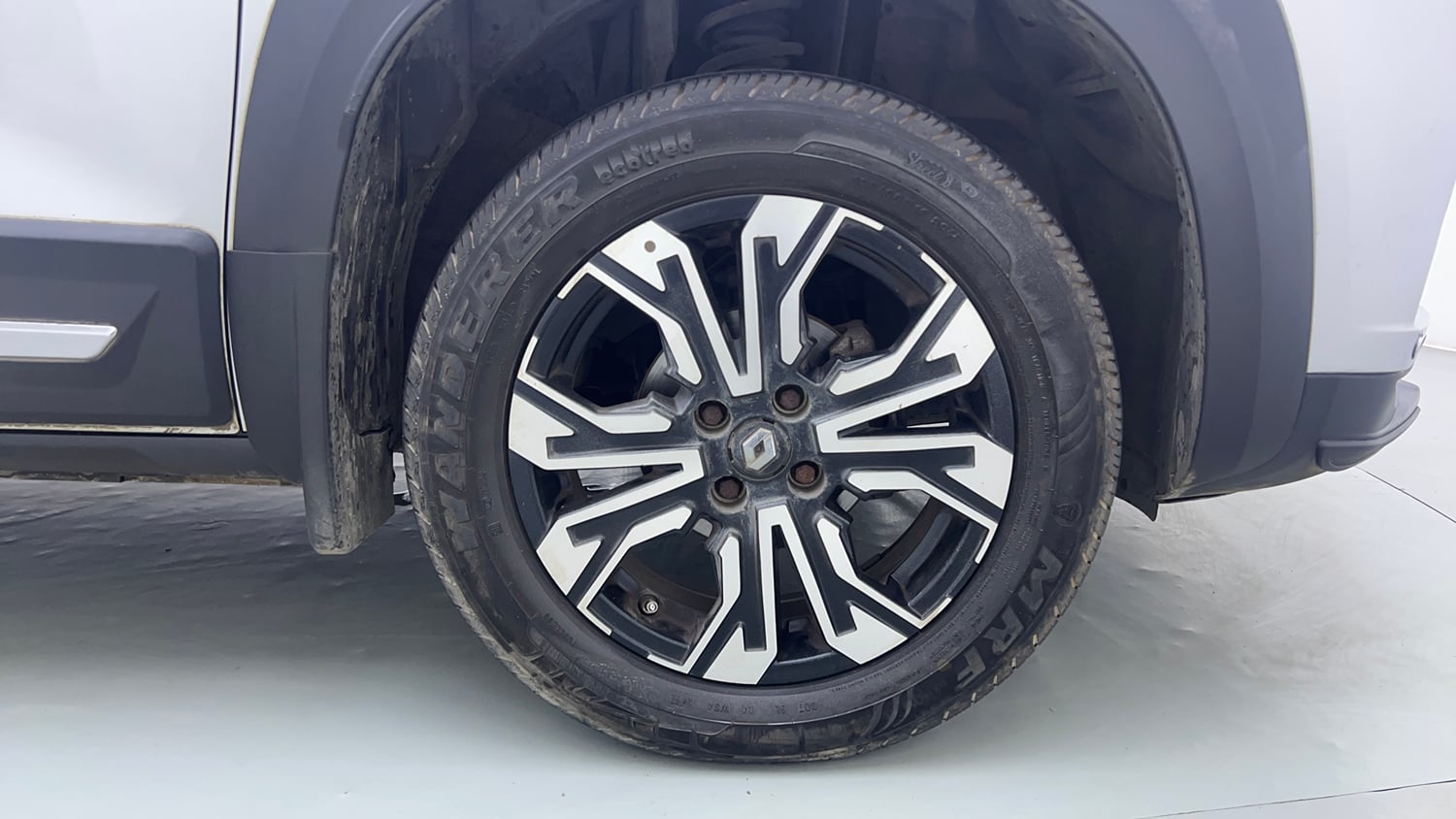 Used 2023 Tata Punch Creative Dual Tone AMT Petrol Automatic tyres RIGHT FRONT TYRE RIM VIEW