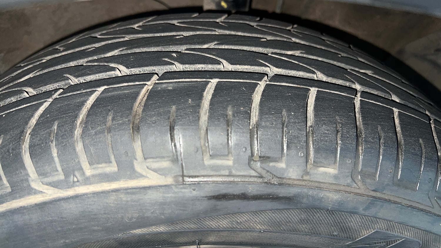 Used 2018 Hyundai Creta SX Plus 1.6 AT Petrol Petrol Automatic tyres RIGHT FRONT TYRE TREAD VIEW