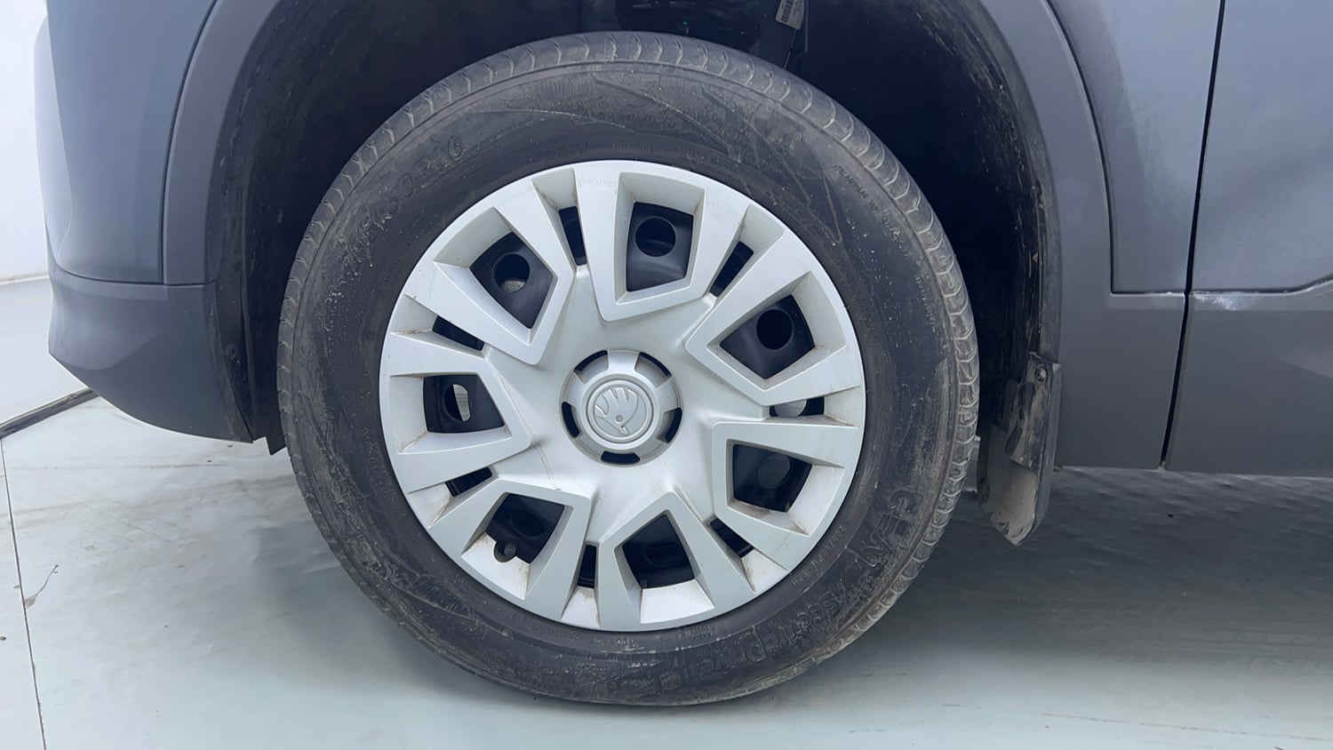 Used 2026 Skoda Kylaq Classic+ 1.0 TSI MT Petrol Manual tyres LEFT FRONT TYRE RIM VIEW