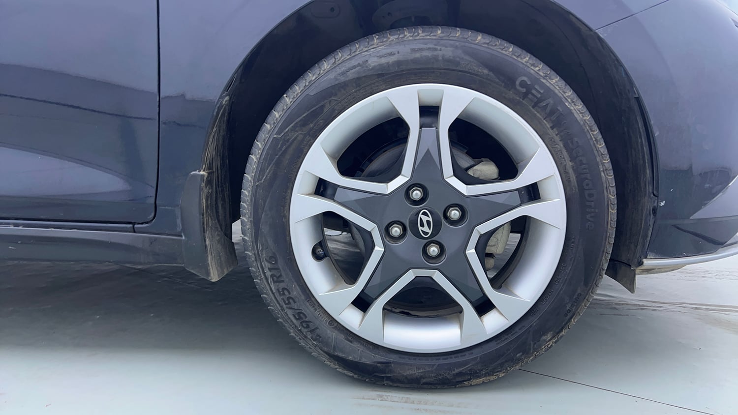 Used 2024 Hyundai New i20 Sportz 1.2 MT Petrol Manual tyres RIGHT FRONT TYRE RIM VIEW