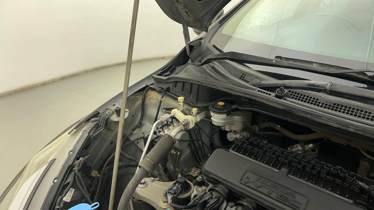 Used 2019 Honda City VX Petrol Petrol Manual engine ENGINE RIGHT SIDE HINGE & APRON VIEW