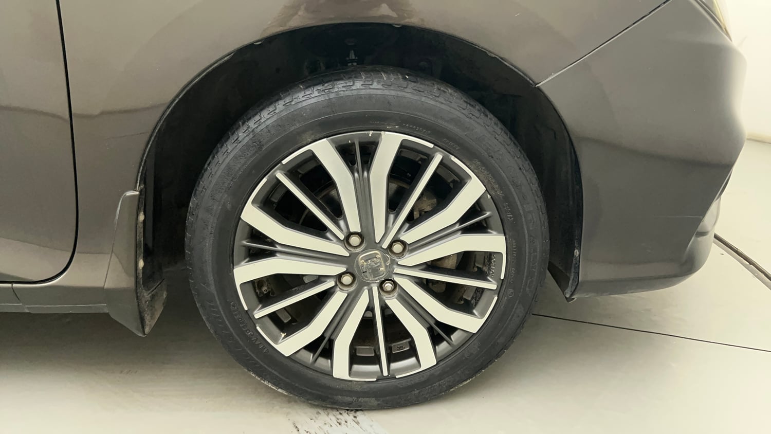Used 2019 Honda City VX Petrol Petrol Manual tyres RIGHT FRONT TYRE RIM VIEW
