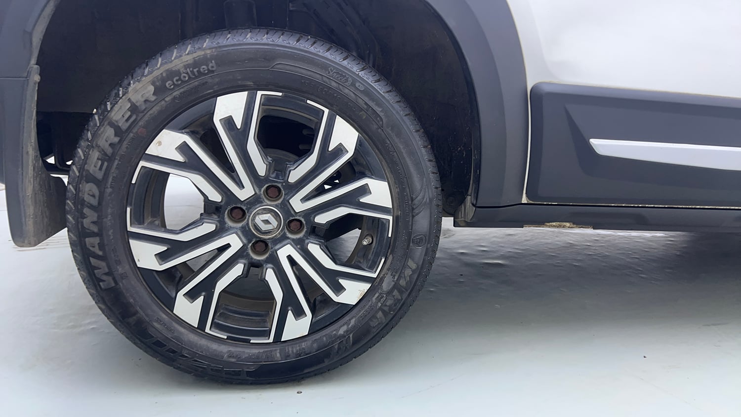 Used 2023 Tata Punch Creative Dual Tone AMT Petrol Automatic tyres RIGHT REAR TYRE RIM VIEW