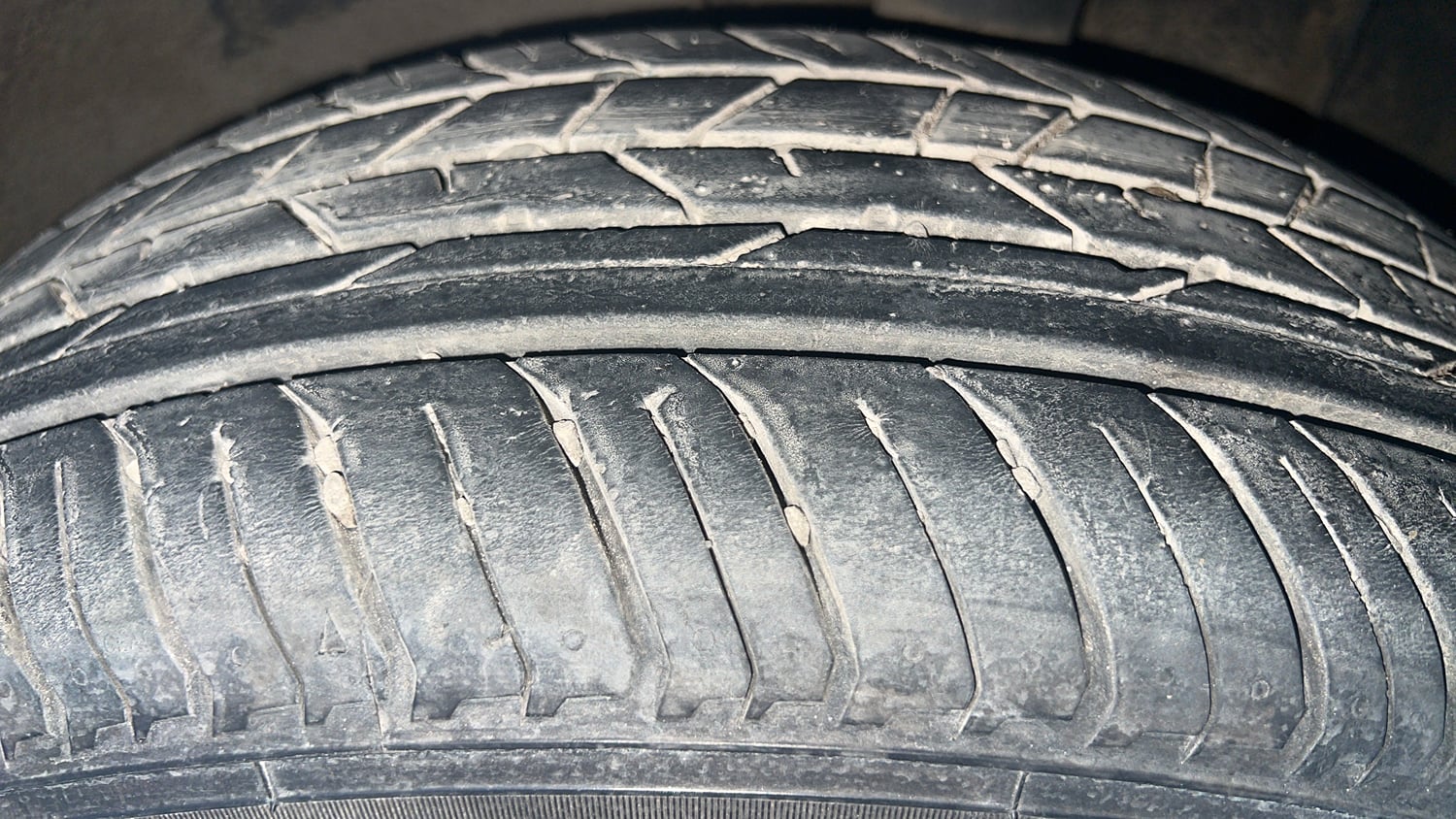 Used 2023 Nissan Magnite XE Petrol Manual tyres LEFT REAR TYRE TREAD VIEW