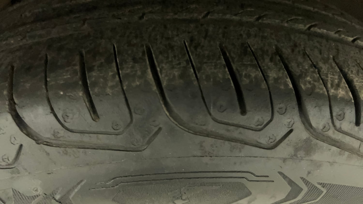 Used 2018 Tata Tigor Revotron XT Petrol Manual tyres LEFT FRONT TYRE TREAD VIEW