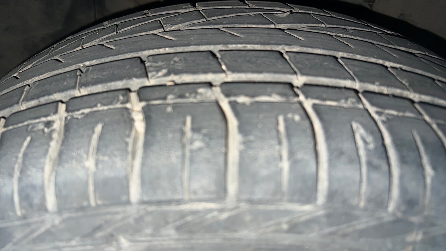 Used 2021 Tata Nexon XZA Plus Dual Tone Petrol Automatic tyres RIGHT FRONT TYRE TREAD VIEW