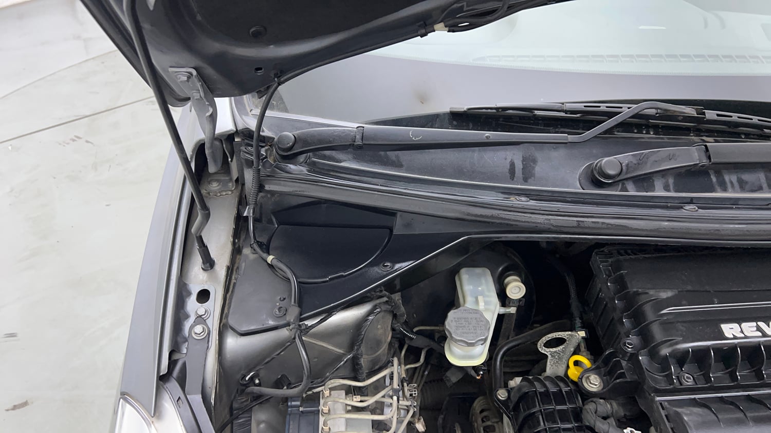 Used 2018 Tata Tigor Revotron XT Petrol Manual engine ENGINE RIGHT SIDE HINGE & APRON VIEW