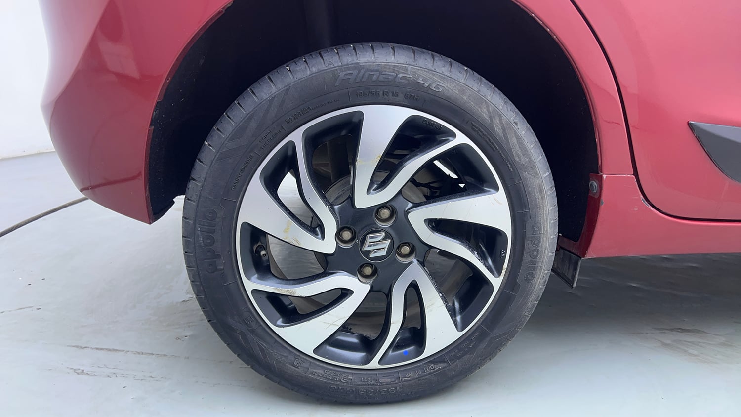 Used 2021 Maruti Suzuki Baleno Zeta Petrol Manual tyres RIGHT REAR TYRE RIM VIEW