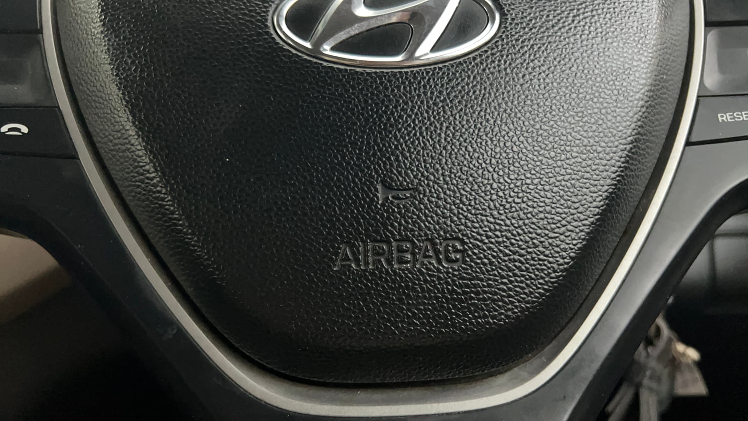 Used 2019 Hyundai Elite i20 Sportz Plus 1.2 CVT Petrol Automatic top_features Airbags
