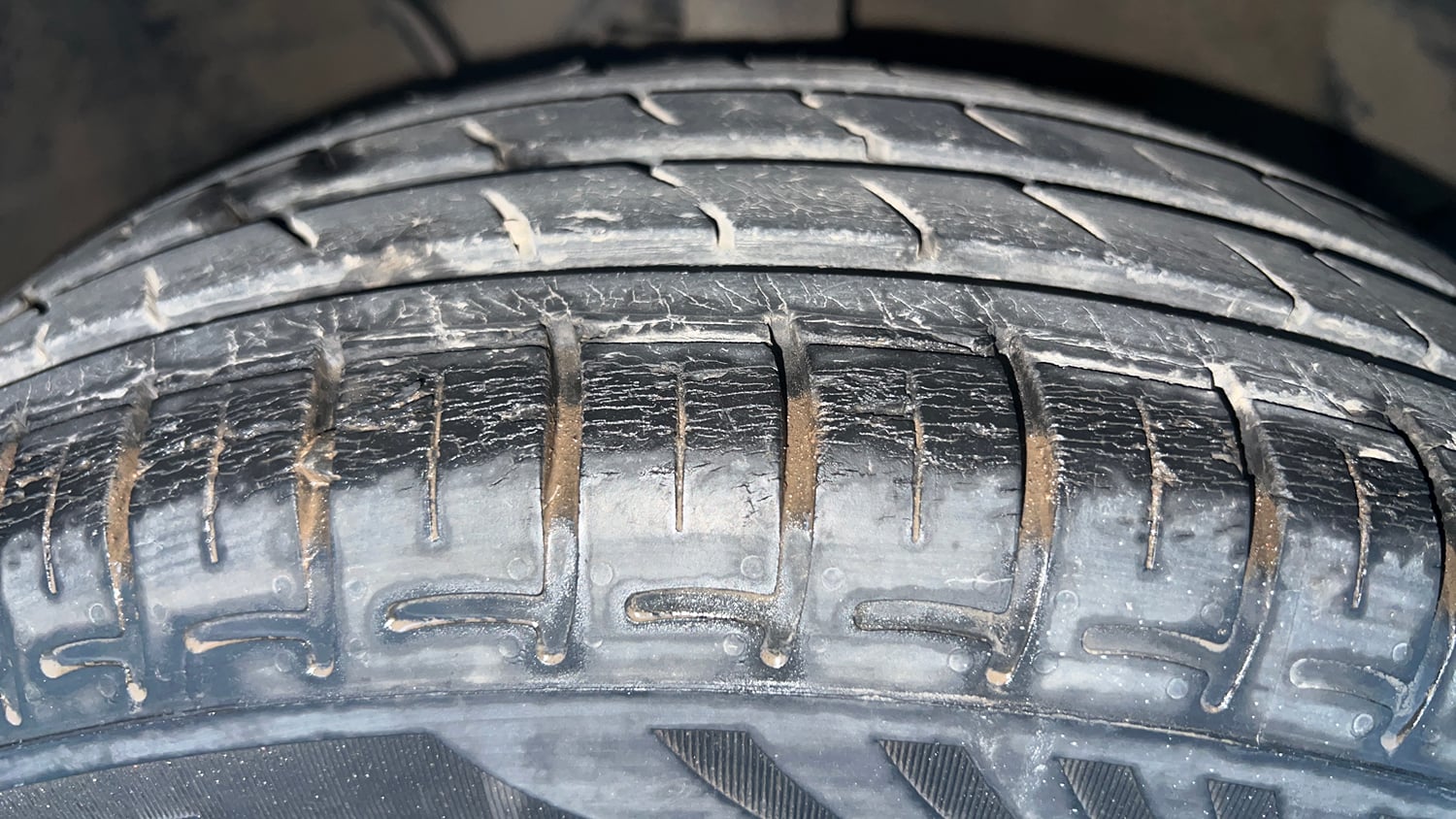 Used 2021 Hyundai Grand i10 Nios Magna 1.2 Kappa VTVT Petrol Manual tyres RIGHT FRONT TYRE TREAD VIEW
