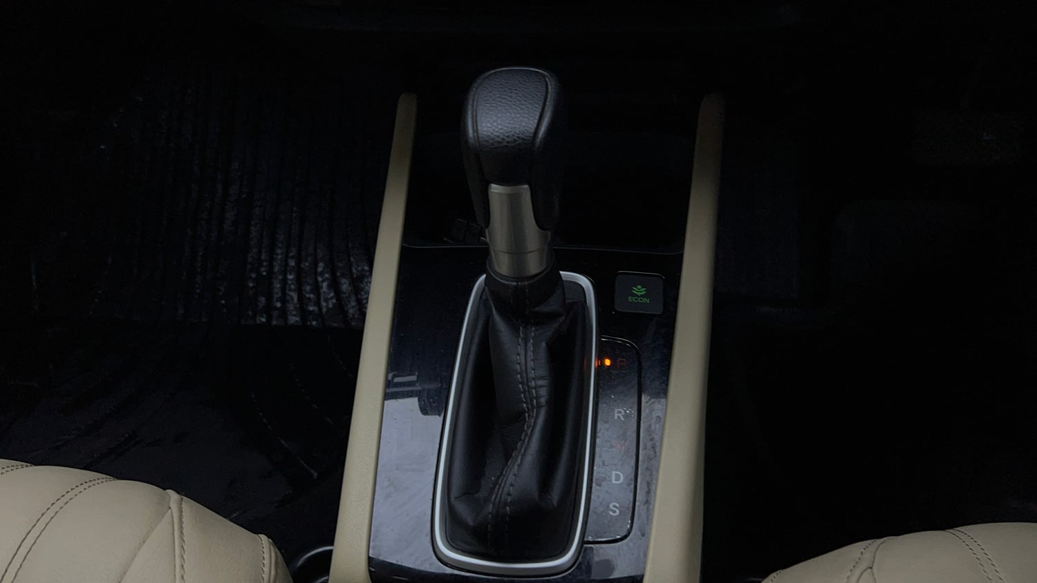 Used 2024 Honda City V Petrol CVT Petrol Automatic interior GEAR  KNOB VIEW