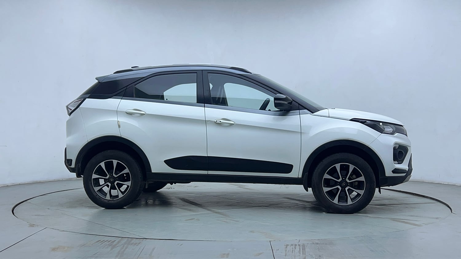 Used 2021 Tata Nexon XZA Plus Dual Tone Petrol Automatic exterior RIGHT SIDE VIEW