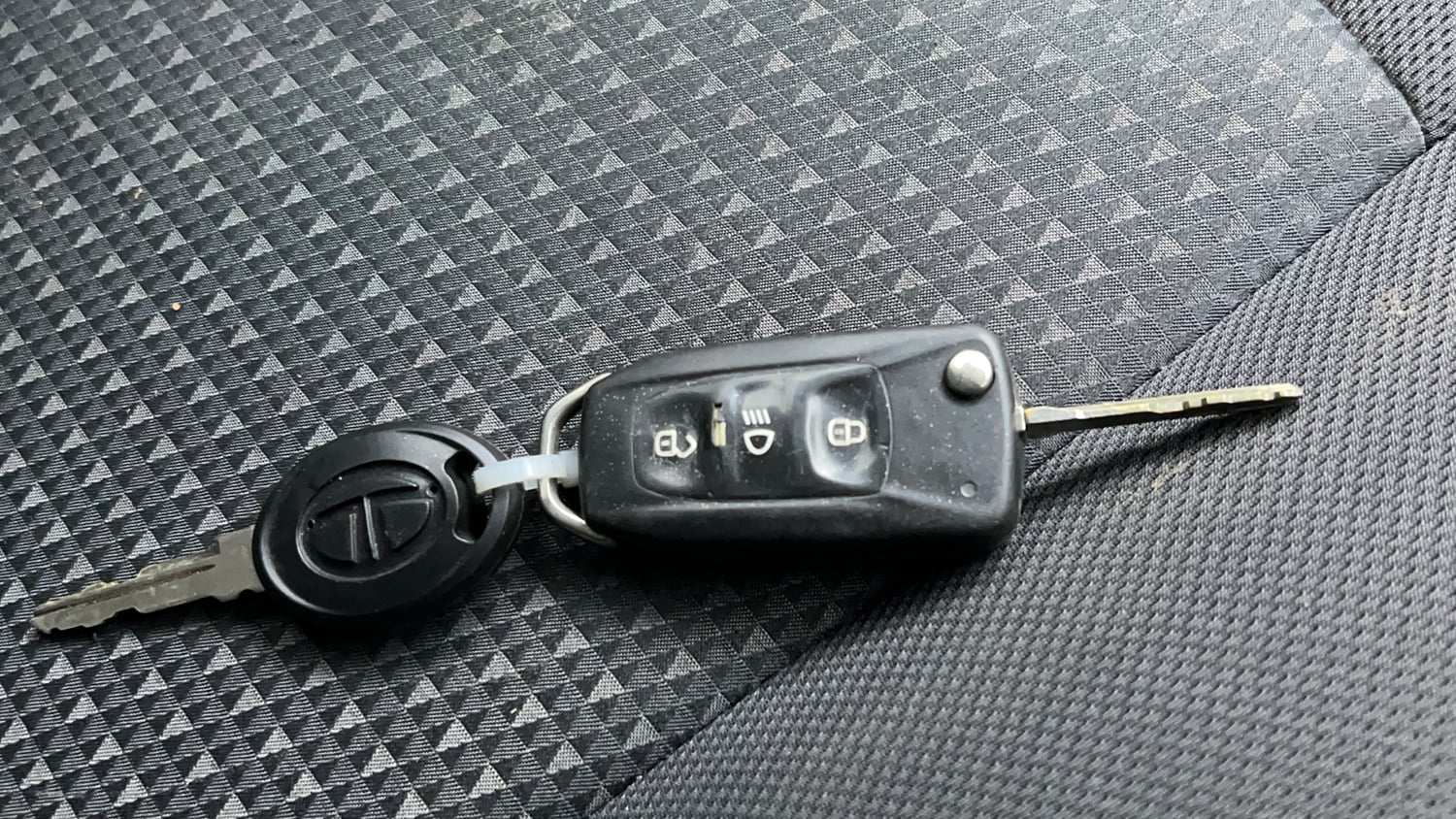 Used 2018 Tata Tigor Revotron XT Petrol Manual extra CAR KEY VIEW