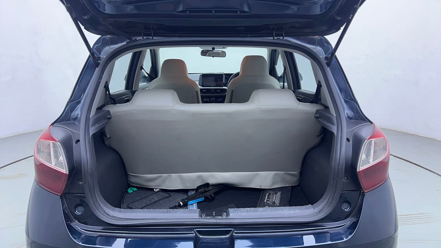 Used 2021 Hyundai Grand i10 Nios Magna 1.2 Kappa VTVT Petrol Manual interior DICKY INSIDE VIEW