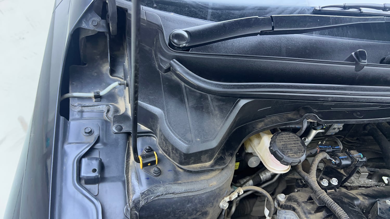 Used 2024 Hyundai New i20 Sportz 1.2 MT Petrol Manual engine ENGINE RIGHT SIDE HINGE & APRON VIEW