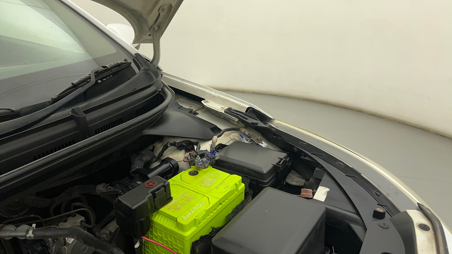 Used 2019 Hyundai Elite i20 Sportz Plus 1.2 CVT Petrol Automatic engine ENGINE LEFT SIDE HINGE & APRON VIEW
