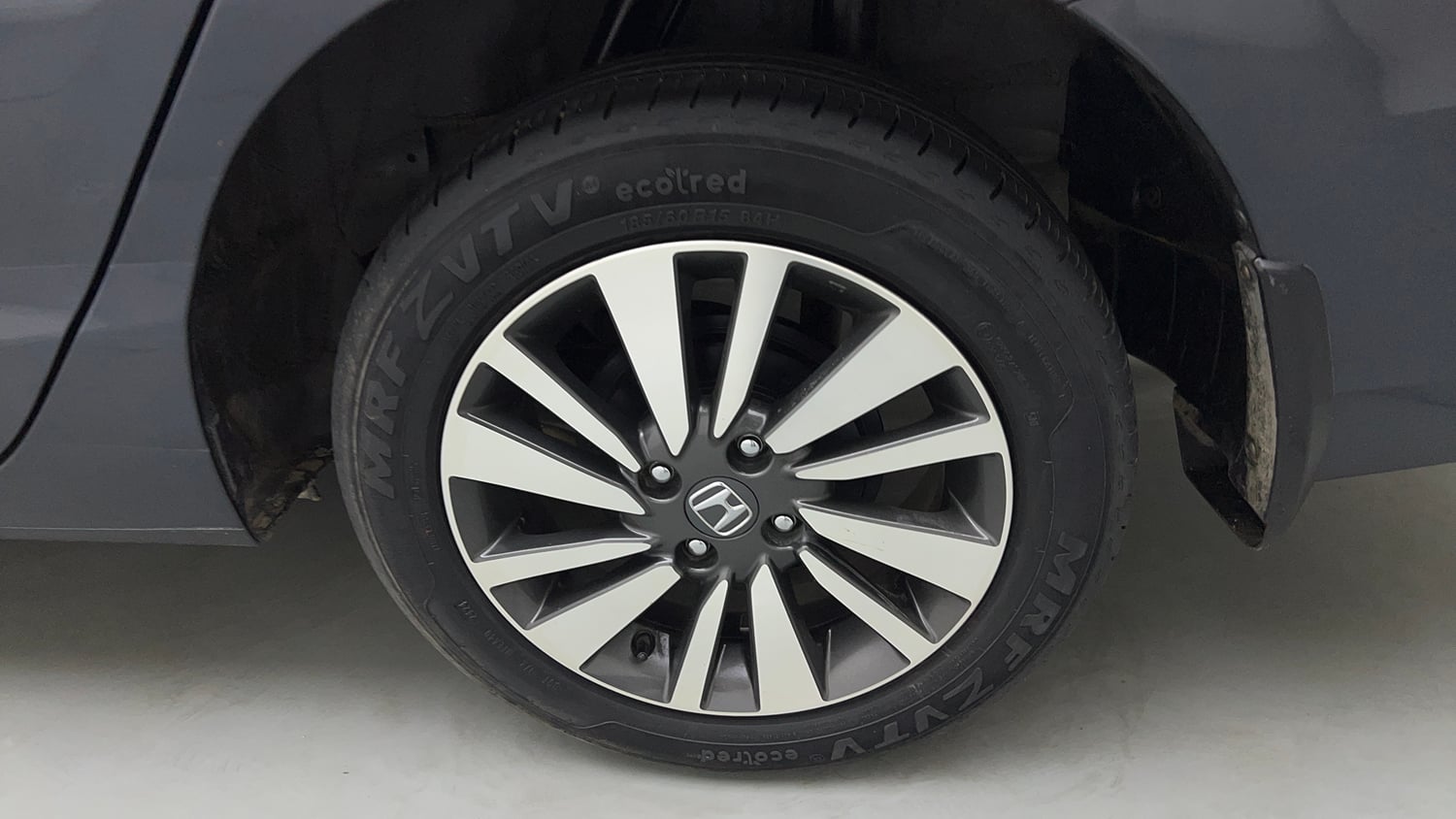 Used 2024 Honda City V Petrol CVT Petrol Automatic tyres LEFT REAR TYRE RIM VIEW