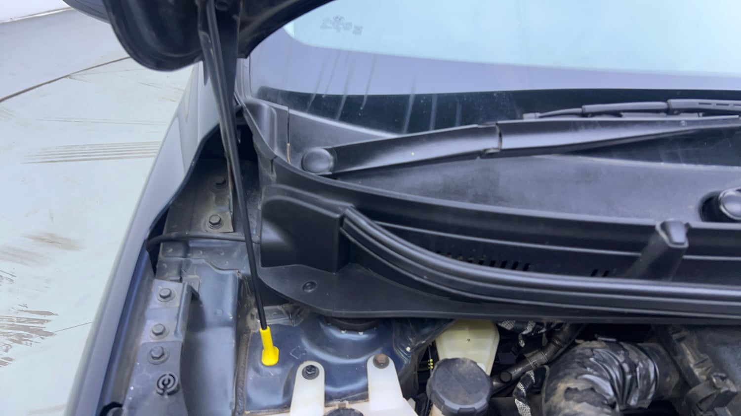 Used 2021 Hyundai Grand i10 Nios Magna 1.2 Kappa VTVT Petrol Manual engine ENGINE RIGHT SIDE HINGE & APRON VIEW