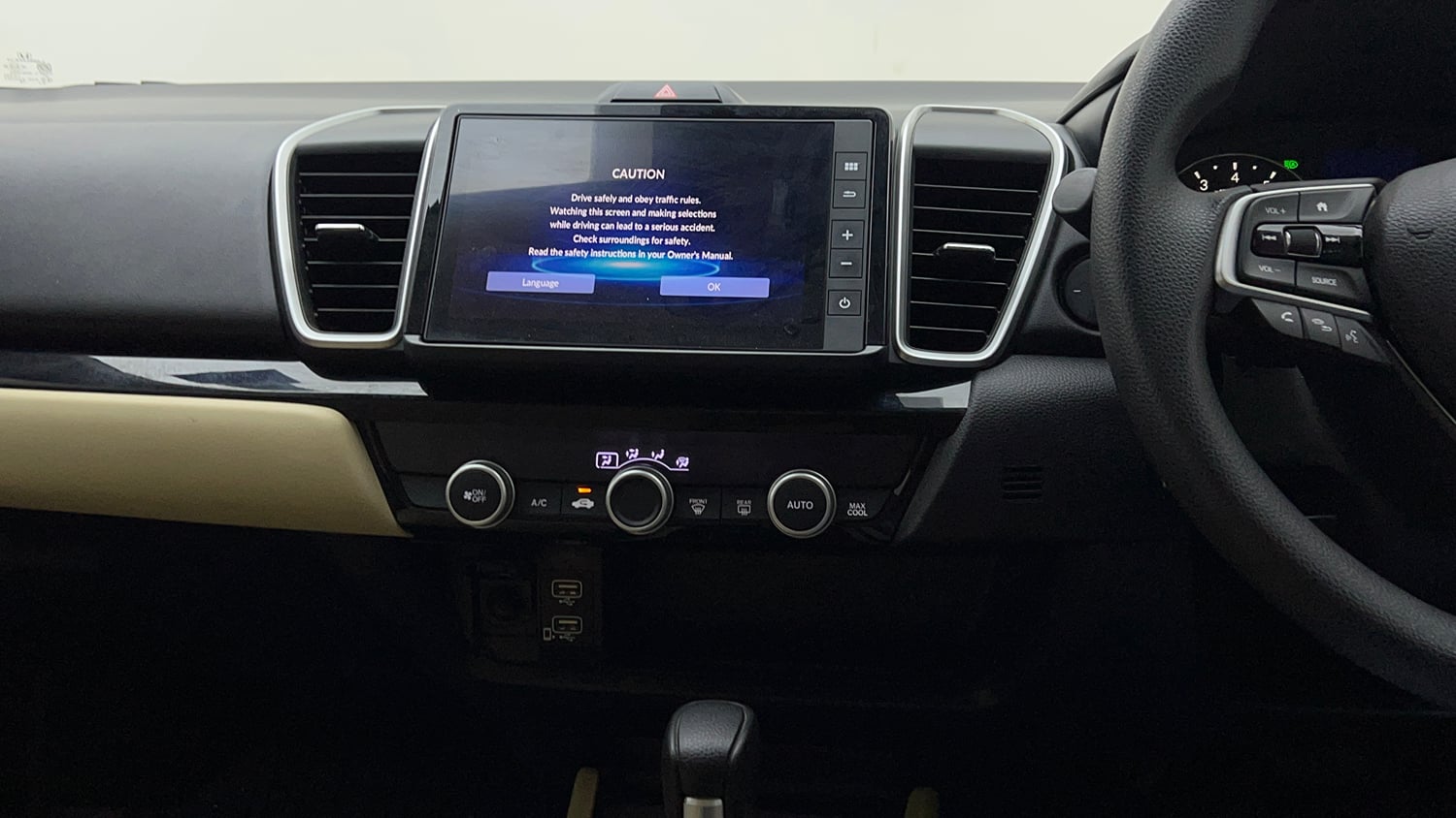 Used 2024 Honda City V Petrol CVT Petrol Automatic interior MUSIC SYSTEM & AC CONTROL VIEW