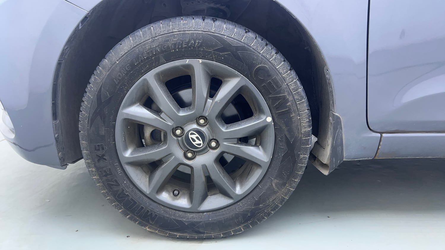 Used 2019 Hyundai Elite i20 Sportz Plus 1.2 Petrol Manual tyres LEFT FRONT TYRE RIM VIEW