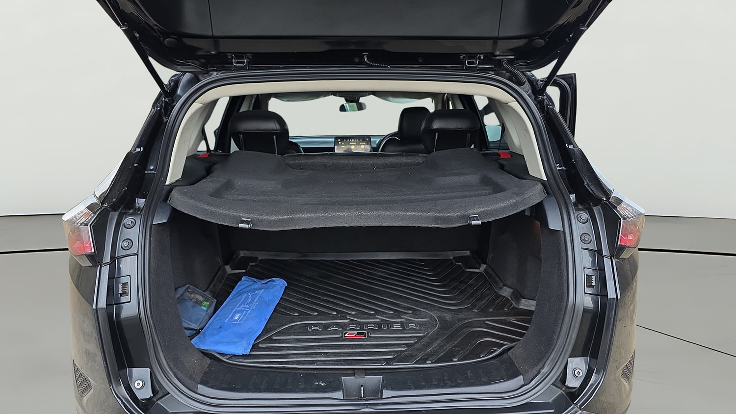 Used 2023 Tata Harrier XT Plus Dark Editon Diesel Manual interior DICKY INSIDE VIEW