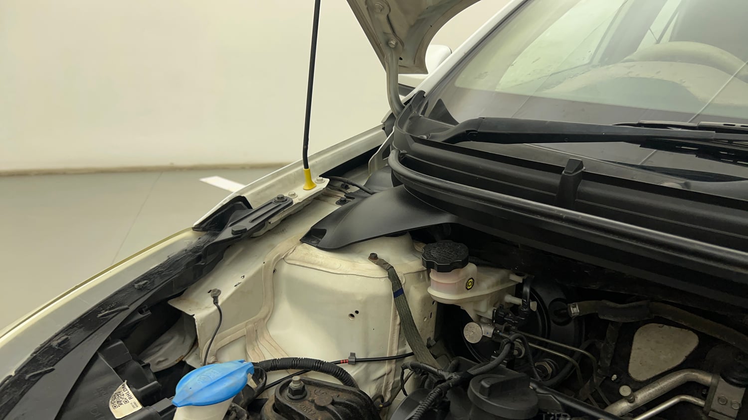 Used 2019 Hyundai Elite i20 Sportz Plus 1.2 CVT Petrol Automatic engine ENGINE RIGHT SIDE HINGE & APRON VIEW