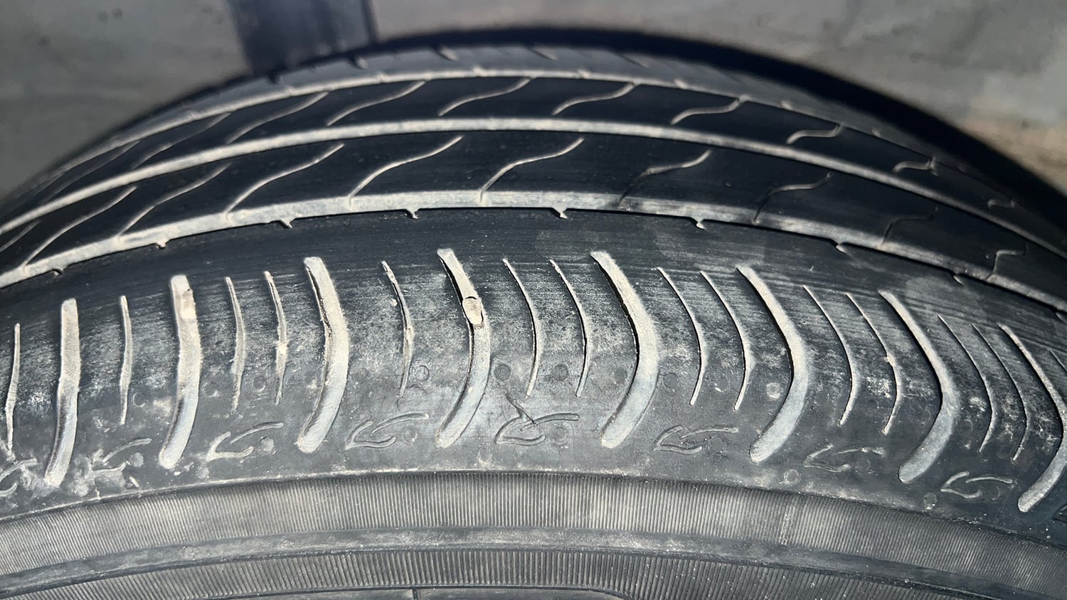 Used 2022 Honda Amaze VX CVT 1.2 Petrol Petrol Automatic tyres RIGHT REAR TYRE TREAD VIEW