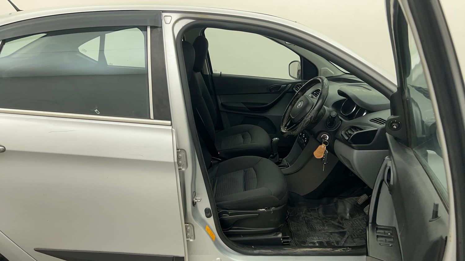 Used 2018 Tata Tigor Revotron XT Petrol Manual interior RIGHT SIDE FRONT DOOR CABIN VIEW