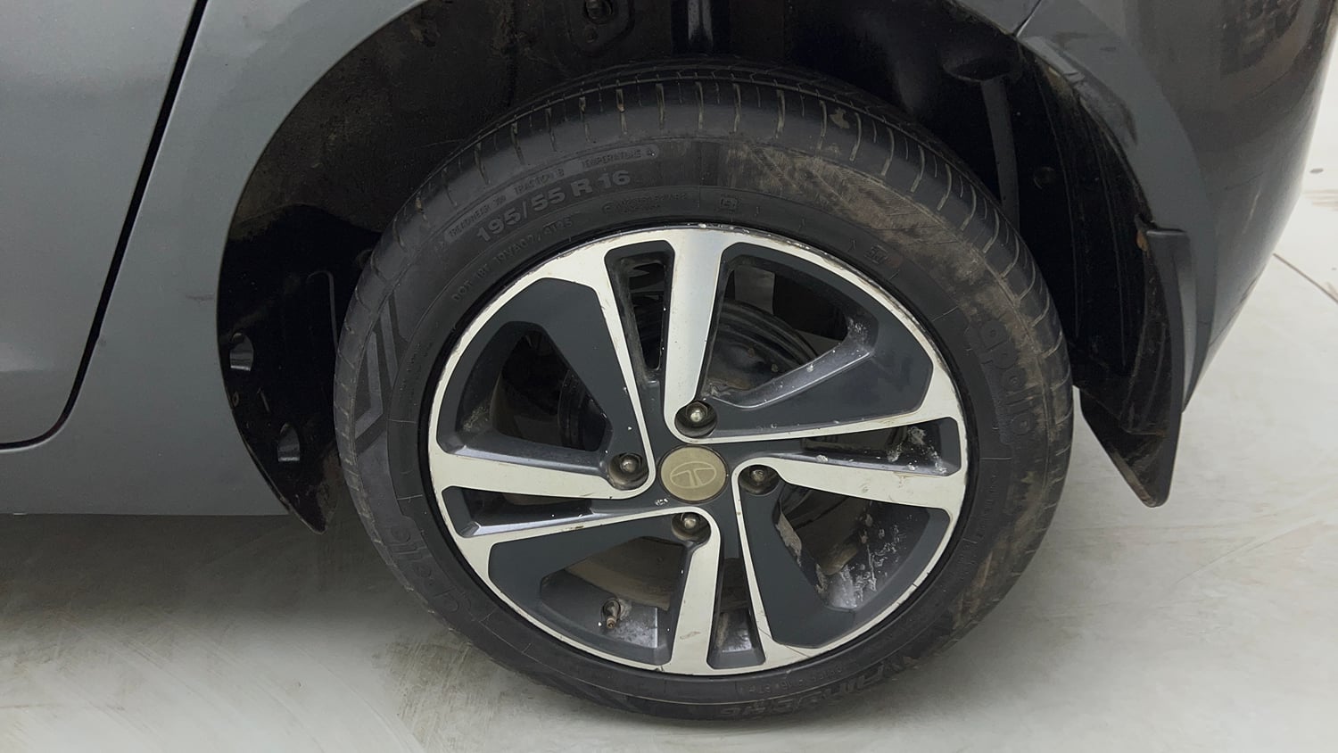 Used 2024 Tata Altroz XZ iCNG Cng Manual tyres LEFT REAR TYRE RIM VIEW
