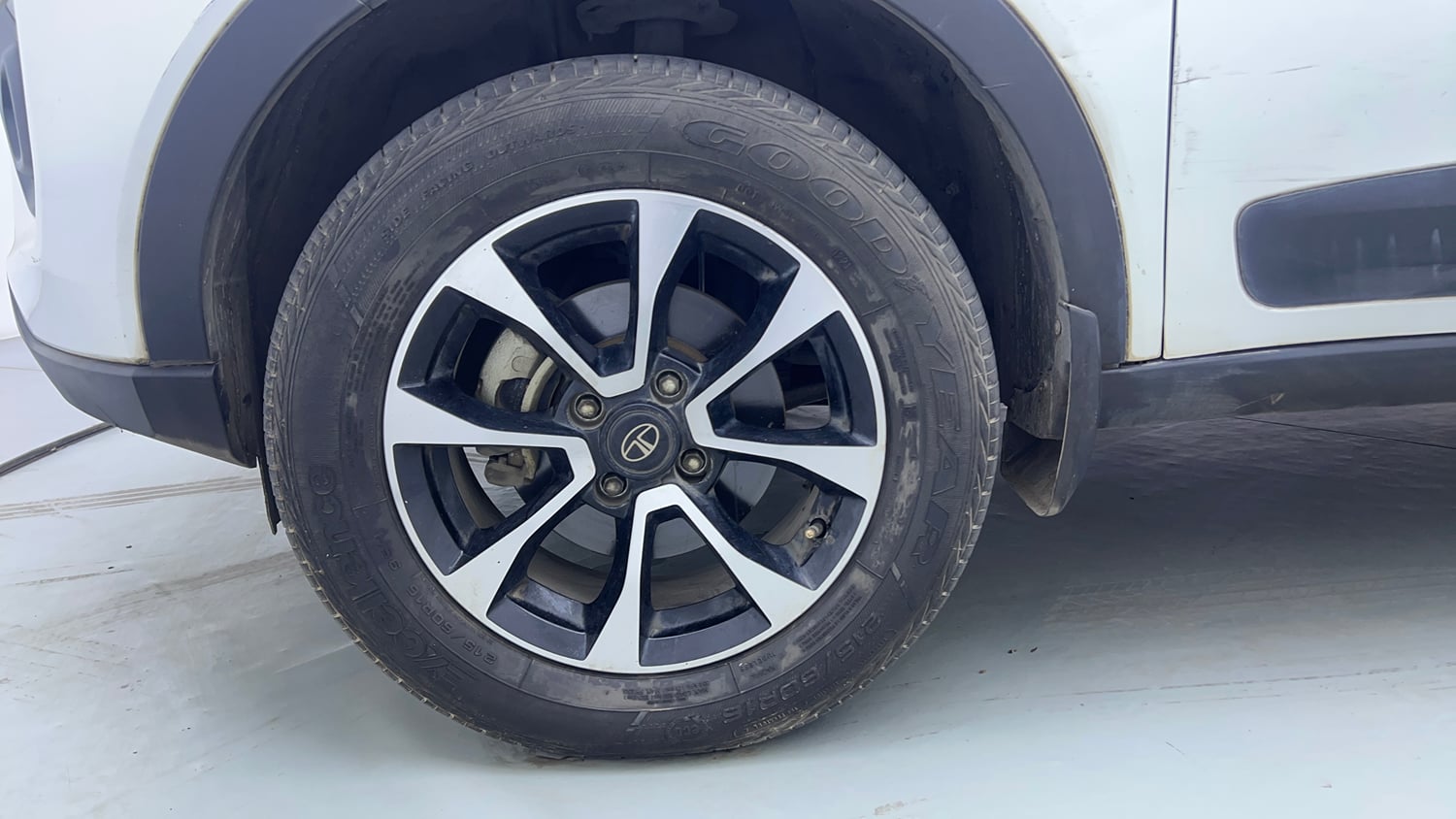 Used 2021 Tata Nexon XZA Plus Dual Tone Petrol Automatic tyres LEFT FRONT TYRE RIM VIEW
