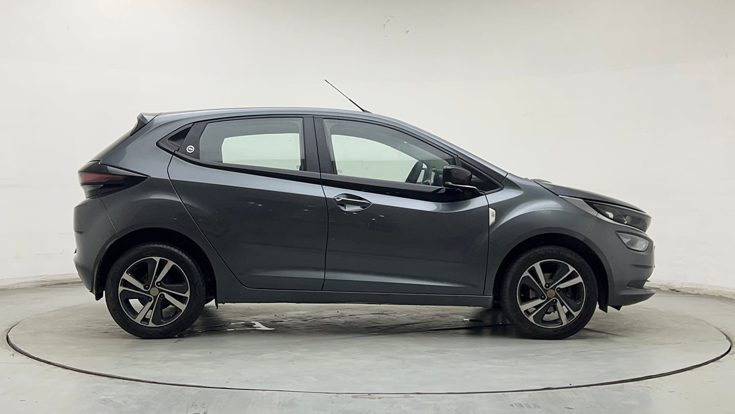 Used 2024 Tata Altroz XZ iCNG Cng Manual exterior RIGHT SIDE VIEW
