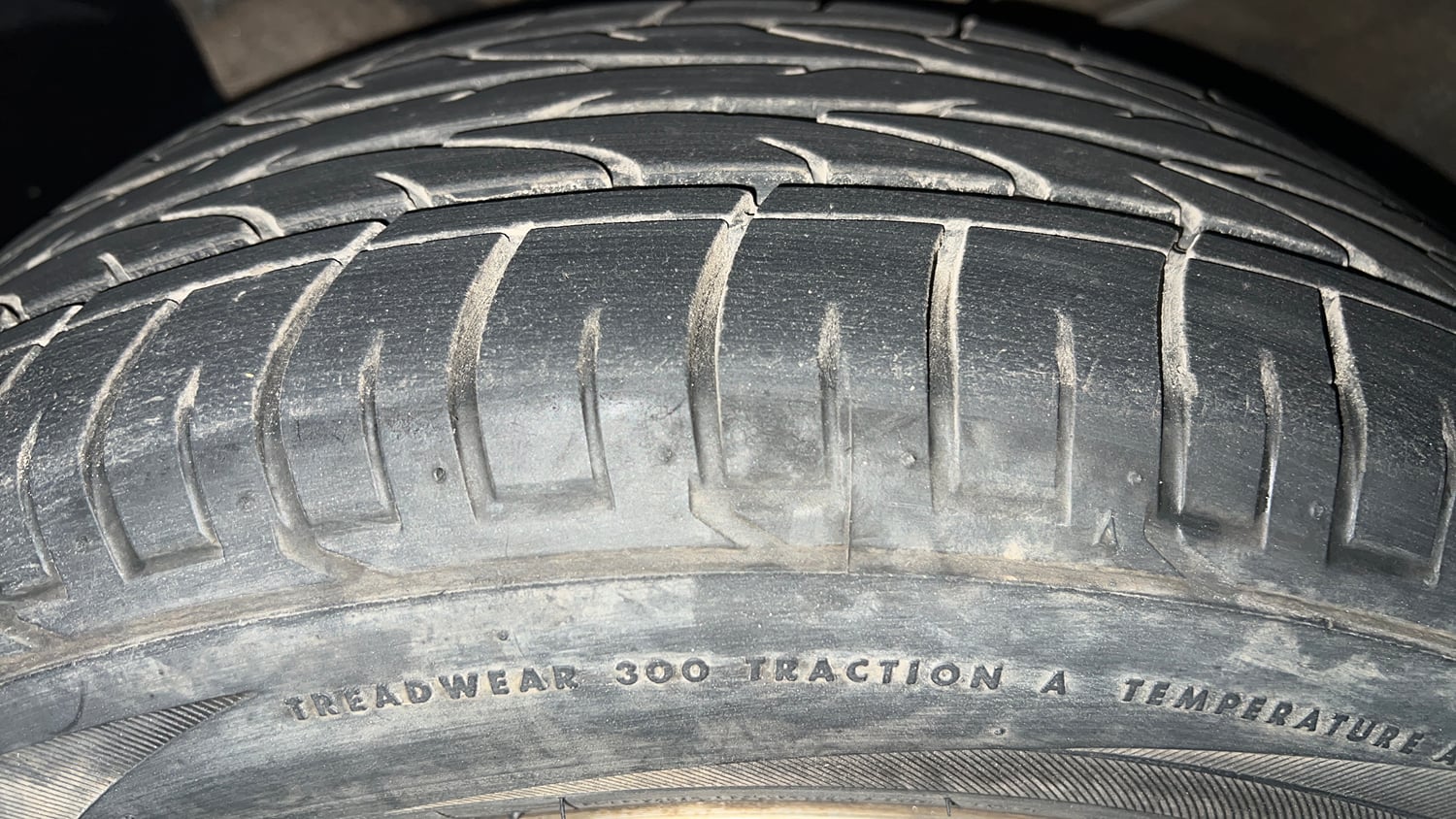 Used 2018 Hyundai Creta SX Plus 1.6 AT Petrol Petrol Automatic tyres LEFT FRONT TYRE TREAD VIEW