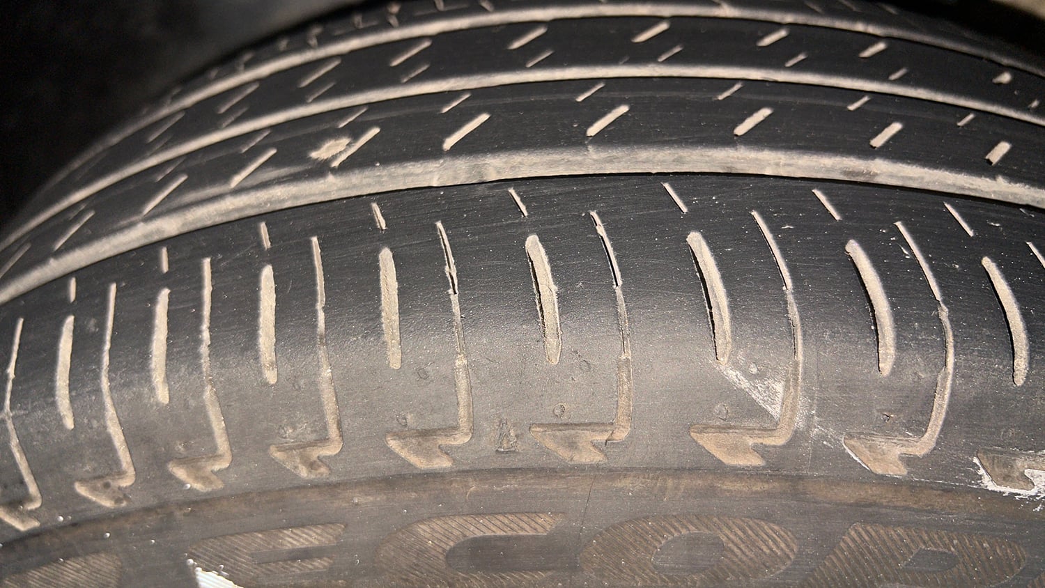 Used 2023 Maruti Suzuki Ignis Zeta 1.2 MT Petrol Manual tyres LEFT FRONT TYRE TREAD VIEW