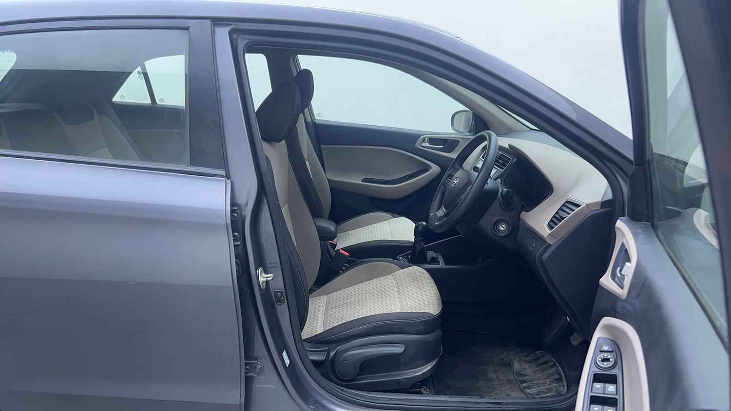Used 2019 Hyundai Elite i20 Sportz Plus 1.2 Petrol Manual interior RIGHT SIDE FRONT DOOR CABIN VIEW