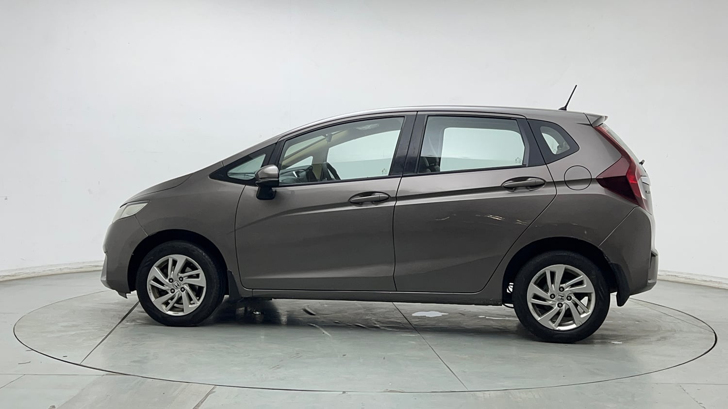 Used 2016 Honda Jazz V Petrol Petrol Manual exterior LEFT SIDE VIEW