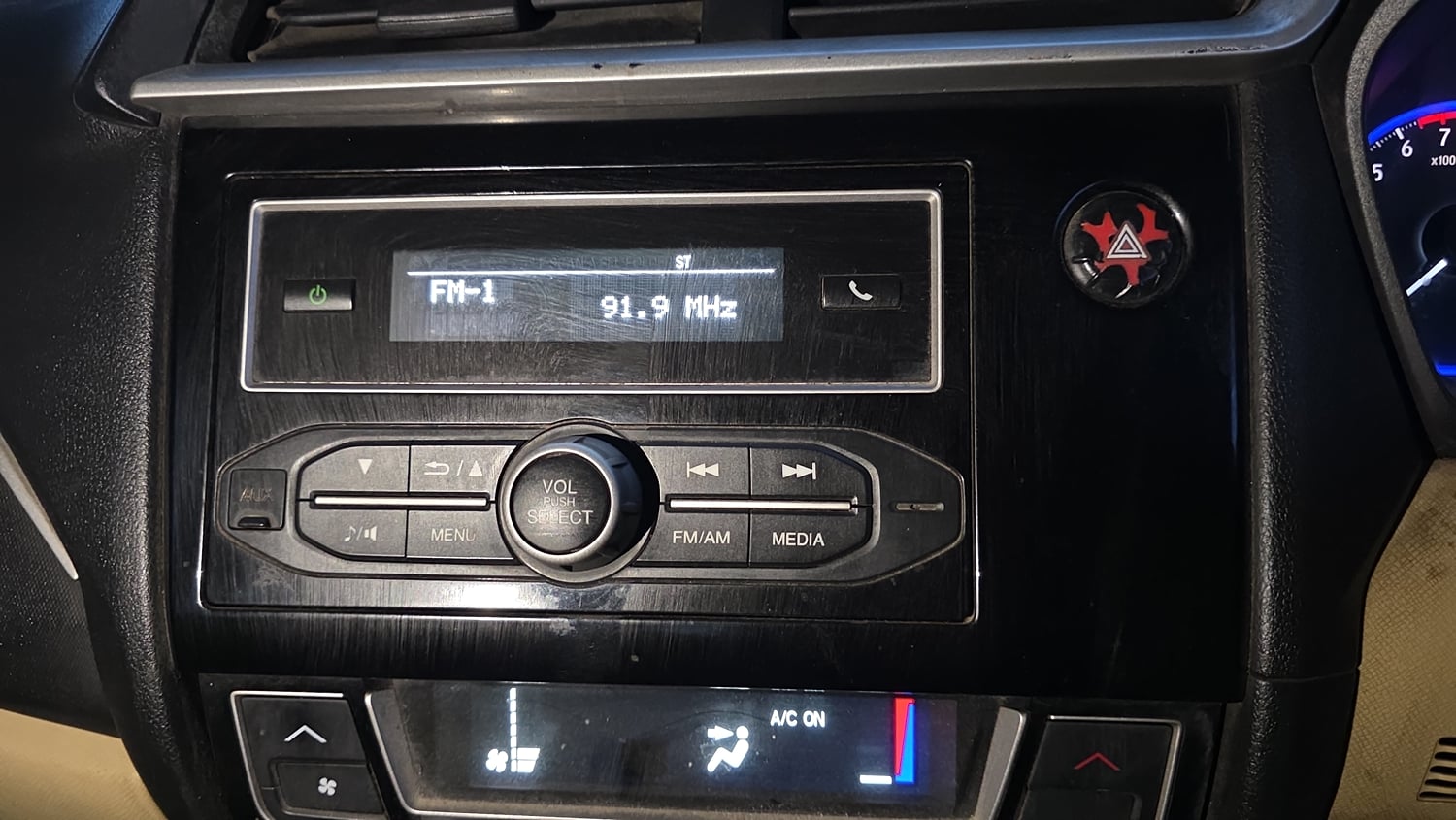 Used 2016 Honda Amaze 1.2 S i-VTEC Petrol Manual top_features Integrated (in-dash) music system
