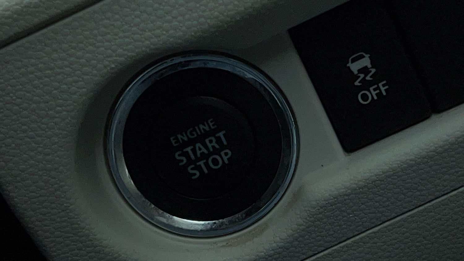Used 2023 Maruti Suzuki Ignis Zeta 1.2 MT Petrol Manual top_features Keyless start