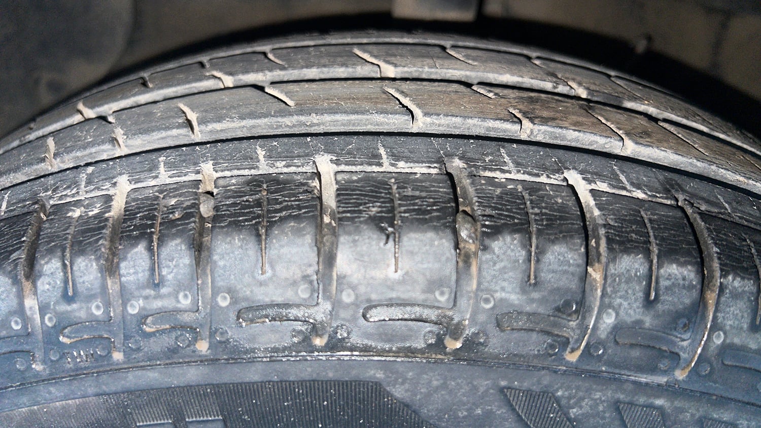 Used 2021 Hyundai Grand i10 Nios Magna 1.2 Kappa VTVT Petrol Manual tyres LEFT FRONT TYRE TREAD VIEW