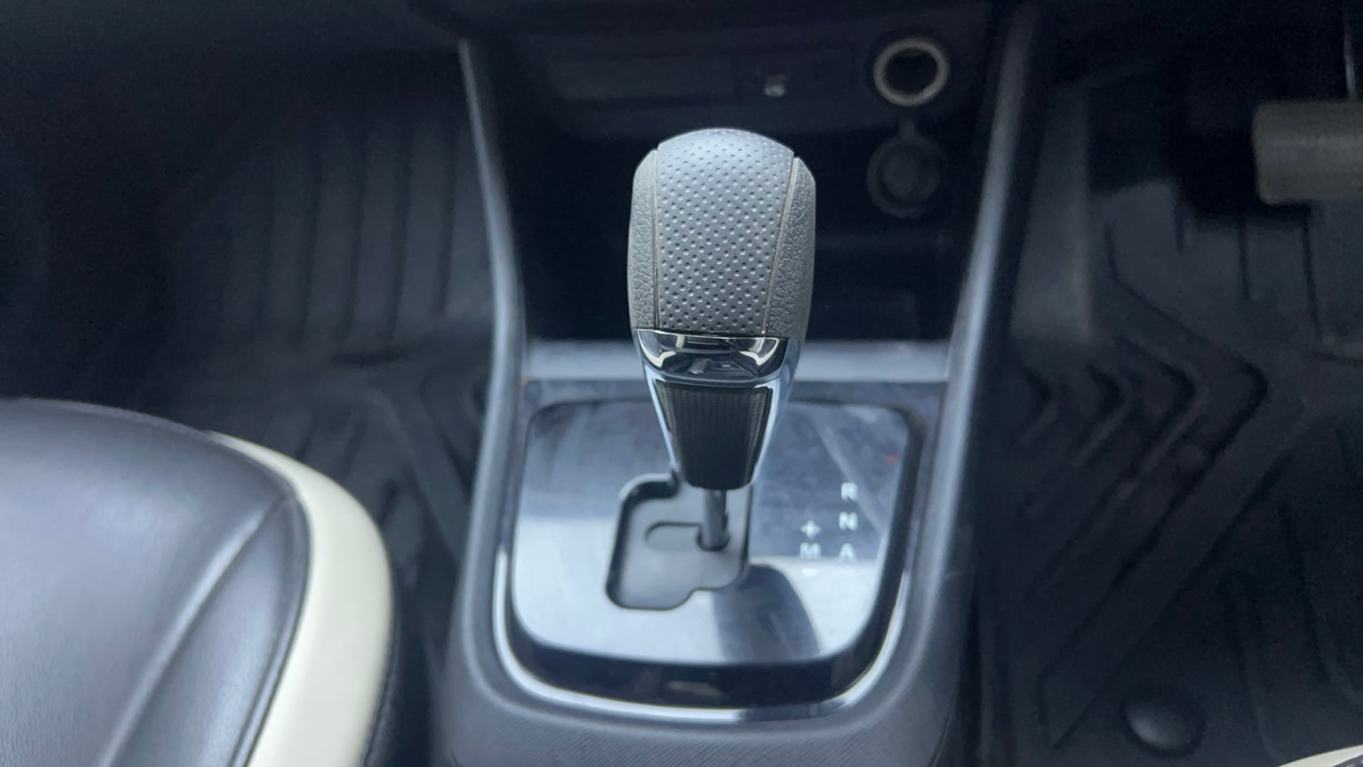 Used 2023 Tata Punch Accomplished AMT Petrol Automatic interior GEAR  KNOB VIEW