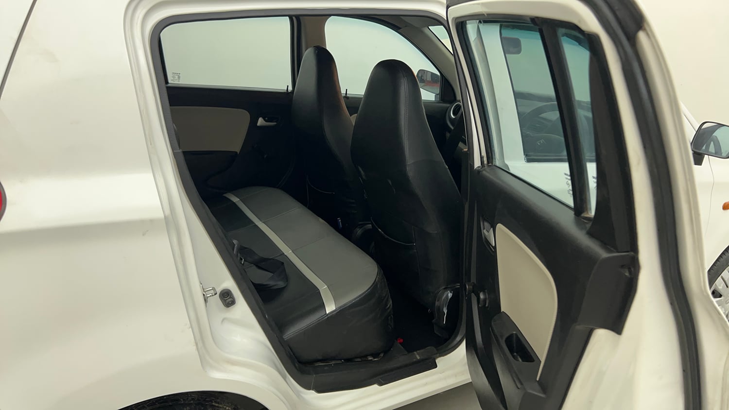 Used 2021 Maruti Suzuki Alto 800 LXi Petrol Manual interior RIGHT SIDE REAR DOOR CABIN VIEW
