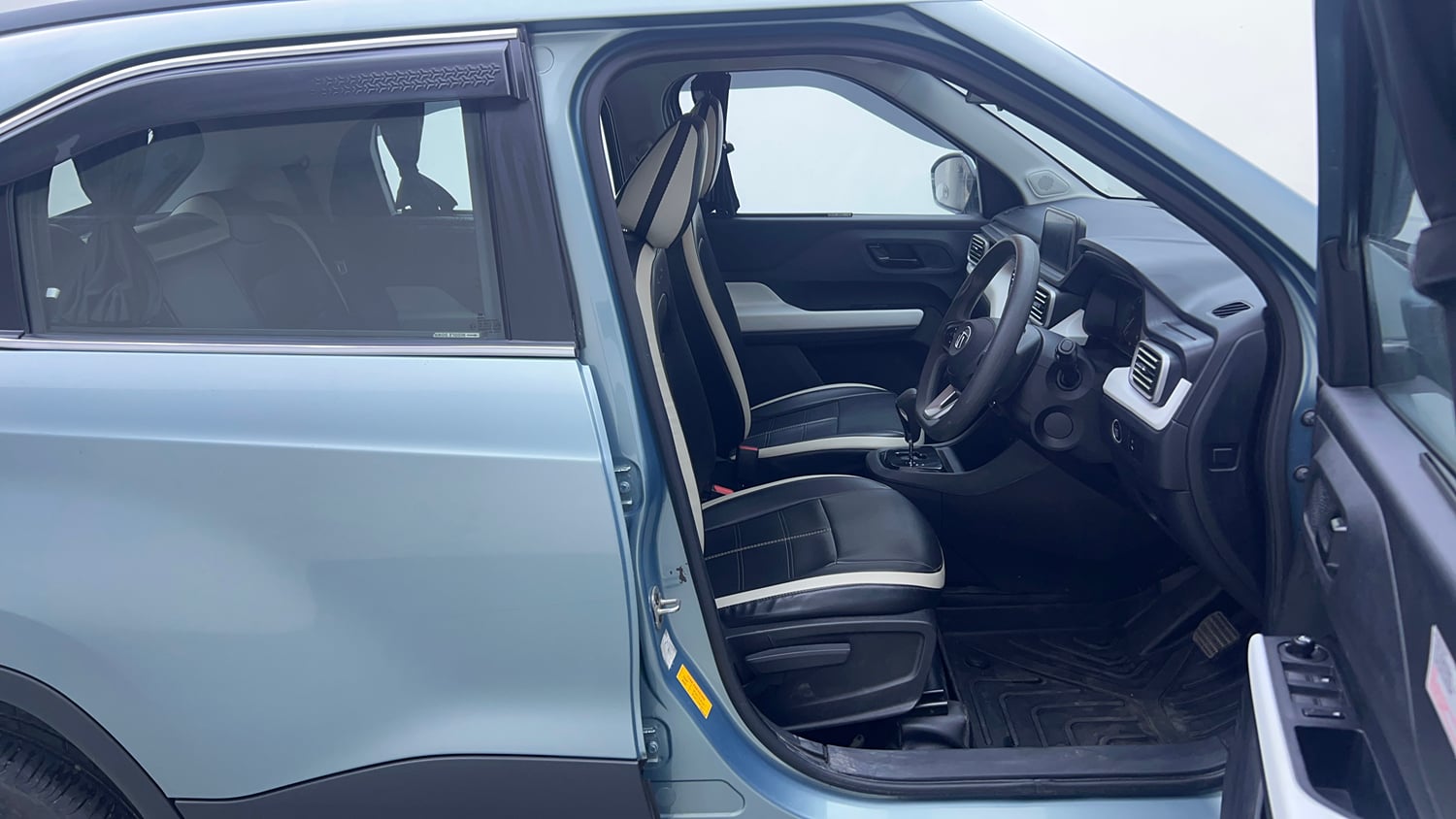 Used 2023 Tata Punch Accomplished AMT Petrol Automatic interior RIGHT SIDE FRONT DOOR CABIN VIEW